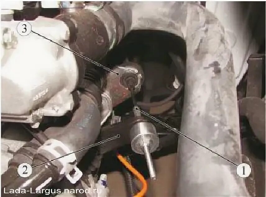 Снятие троса привода сцепления на Lada Largus фото