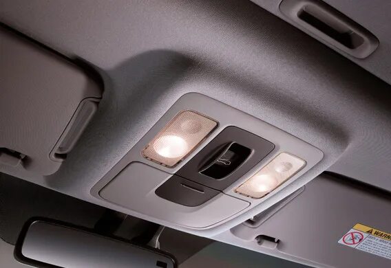 Установка плафона освещения салона от Ford Focus I в комплектации Ghia
